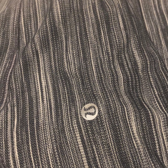 ALIGN LULULEMON 21’ CROSS WAIST SIZE 2 - Picture 3 of 7